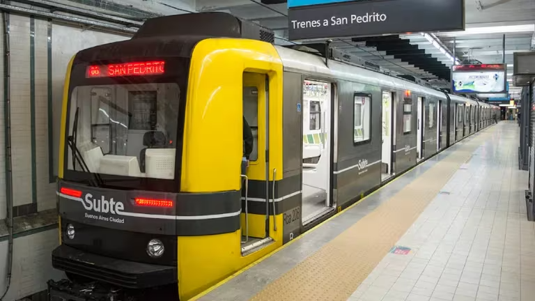 aumento del subte frenado por la justicia