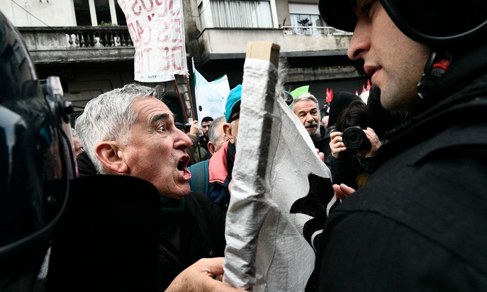 represión a jubilados frente al Congreso